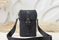 Dior-迪奥最新款竖款信使包单肩包