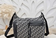 迪奥最新款水饺包斜挎包