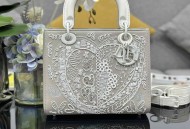 Lady Dior 五格刺绣爱心白珠型号：M0565