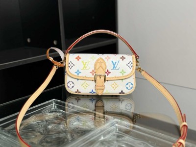 LV x TM NANO DIANE 手袋 型号：M14194白彩