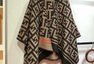 burberry新款双面格纹斗篷披肩