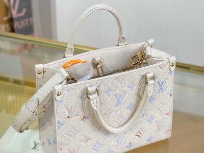LV ONTHEGO 小号手袋 型号：M25770