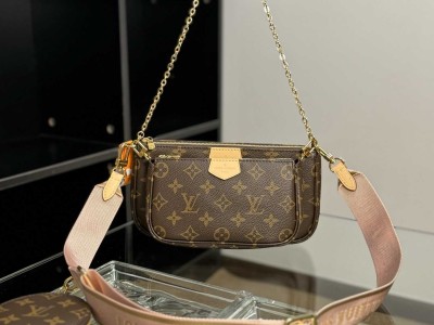 MULTI POCHETTE ACCESSORIES 手袋