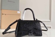 巴黎世家包包，鳄鱼纹黑色黑扣