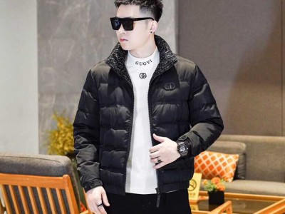 迪奥白鸭绒羽绒服