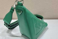 普拉达刺绣织带三角包2VH155