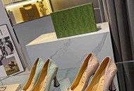 Gucci古驰扣尖头高跟.平底