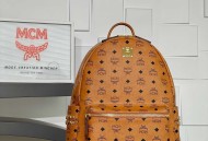 mcm铆钉双肩背包