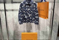 路易最新提花面料牛仔外套出货