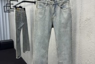 巴黎世家 微喇弯刀牛仔裤 