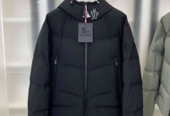  Moncler 羽绒服