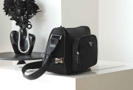 普拉达邮差包2VH191大号