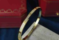 卡地亚火爆窄版LOVE精雕CNV满天星手镯 