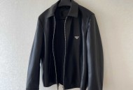 普拉达三角标真皮夹克