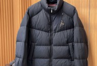 PRADA普拉达羽绒服 