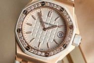 爱彼AP67540皇家橡树离岸女表