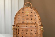 mcm铆钉双肩背包